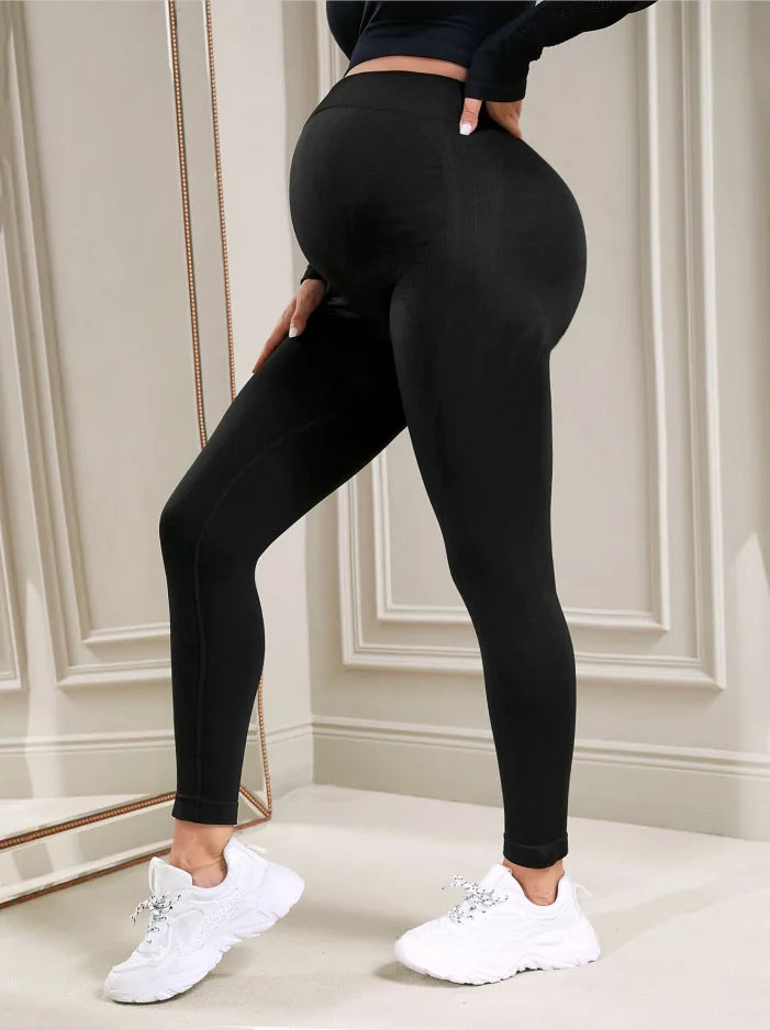 High waist maternity leggings by Baby Bubble with belly support, designed for comfort and all-day wear.